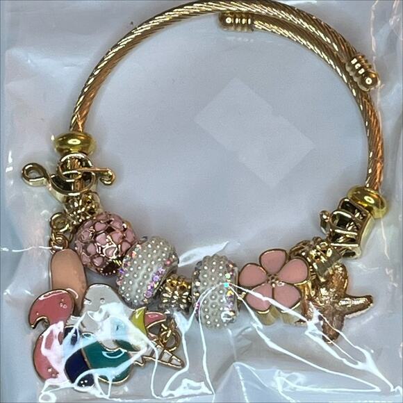 Bracelet Bangle Unicorn Bangle Charm Bracelet in Gold Tone Multi colored - Picture 1 of 5